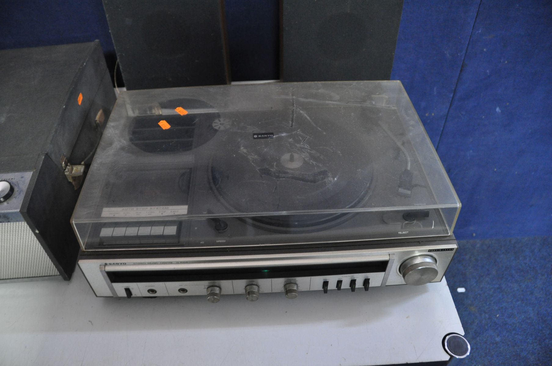 A VINTAGE SANYO G1004 MUSIC CENTRE (PAT pass and fully working order) with a pair of matching - Image 2 of 5