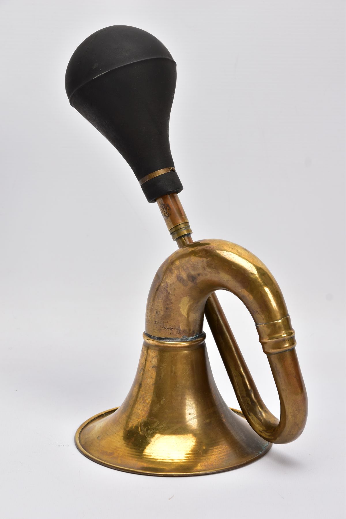 A BRASS AND RUBBER CAR HORN, circa 1910-20, in working order, replacement rubber, length - Bild 2 aus 6