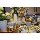 A MARBLE JARDINIERE STAND AND A QUANTITY OF CREAM/GILT DECORATIVE WALL POCKETS, BRACKETS, VASES,