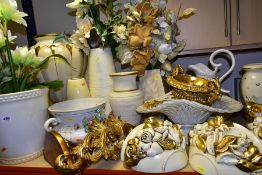 A MARBLE JARDINIERE STAND AND A QUANTITY OF CREAM/GILT DECORATIVE WALL POCKETS, BRACKETS, VASES,