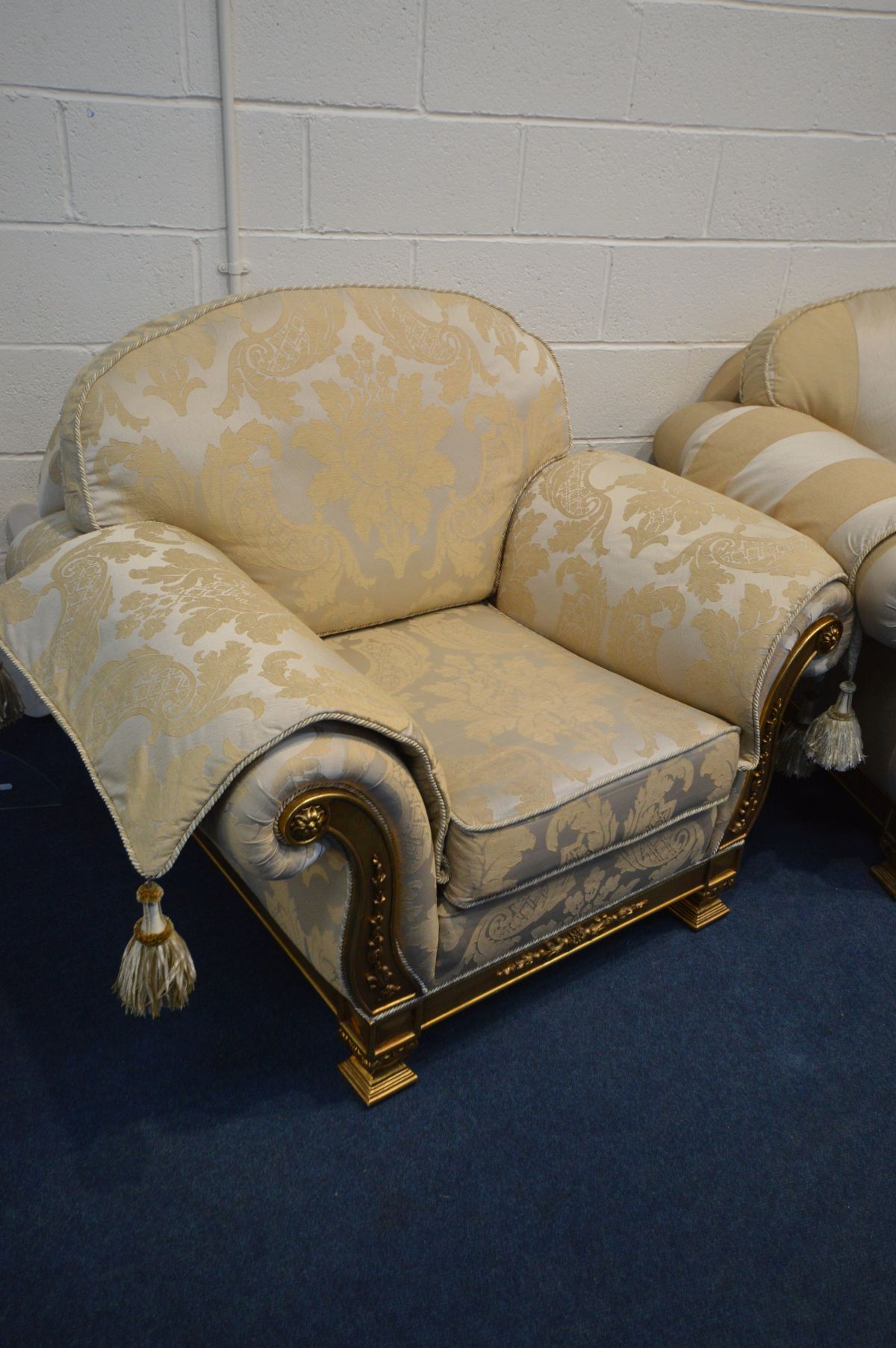 A CONTINENTAL GILTWOOD FRAMED THREE PIECE LOUNGE SUITE, comprising a stripped settee, width 215cm - Image 3 of 7