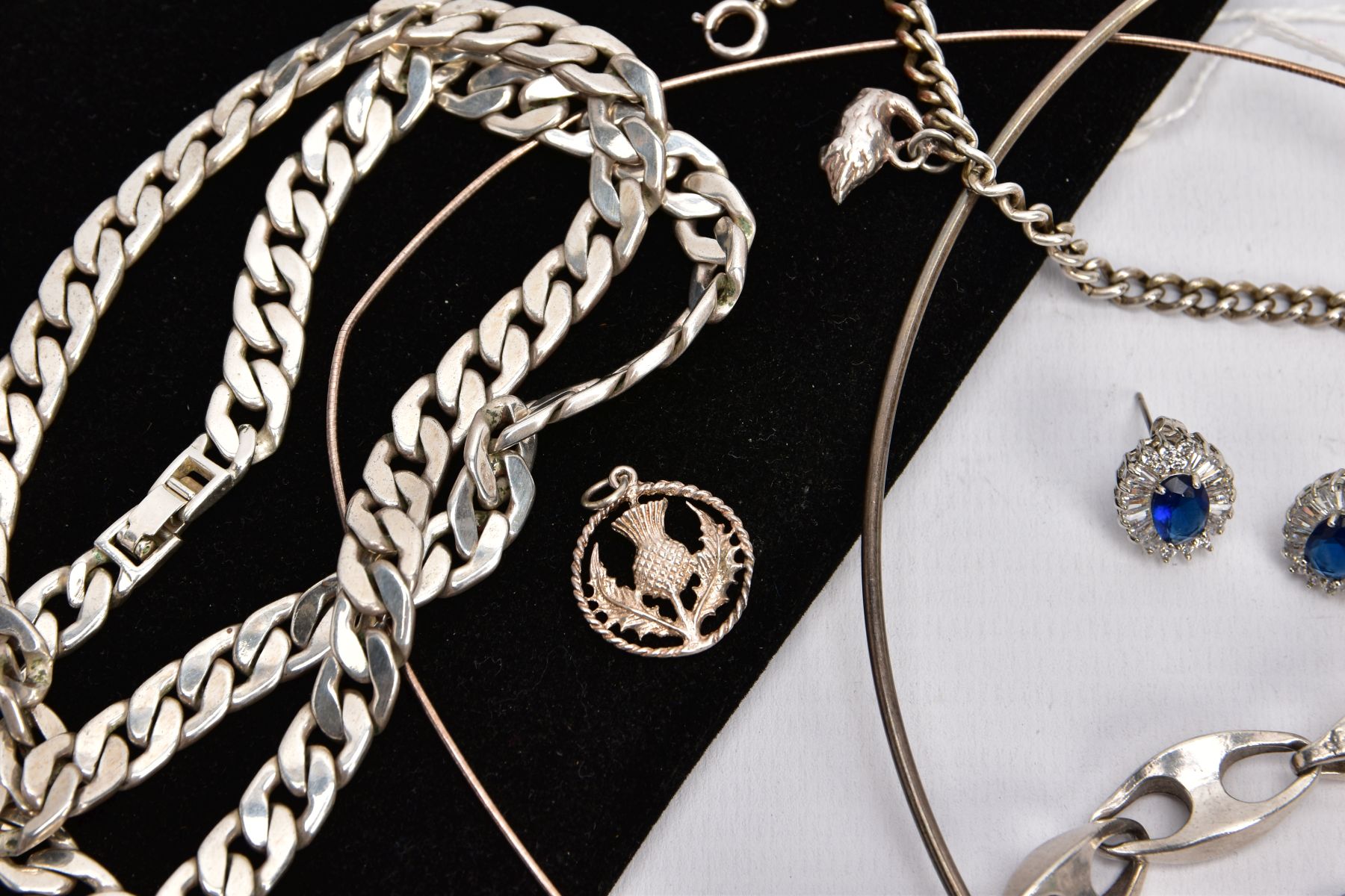 A SELECTION OF SILVER AND WHITE METAL ITEMS, to include a silver charm bracelet, fitted with a heart - Image 5 of 5