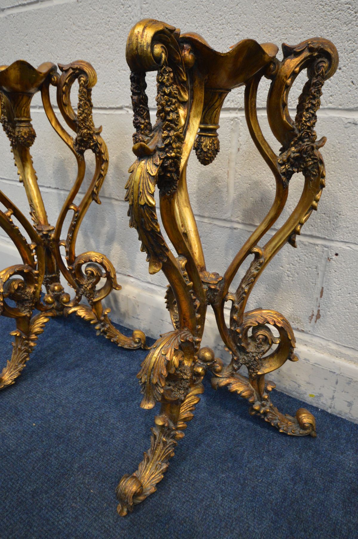 A PAIR OF LATE 20TH CENTURY GILTWOOD CIRCULAR LAMP TABLES, marble top, on triple scrolled and - Image 6 of 6