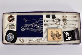 A TRAY OF ASSORTED SILVER AND WHITE METAL ITEMS, to include a child's silver spoon, engraved nursery