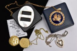 A SELECTION OF JEWELLERY, to include a silver fob shield pendant with a vacant cartouche, hallmarked