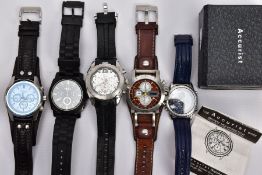 A SELECTION OF FIVE GENTS CHRONOGRAPH WRISTWATCHES, to include three 'Fossil' chronograph watches,