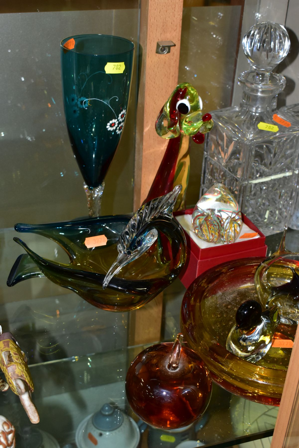 A GROUP OF COLOURED AND CUT GLASSWARES, to include a two bottled tantalus, total height 34cm, with - Image 2 of 12