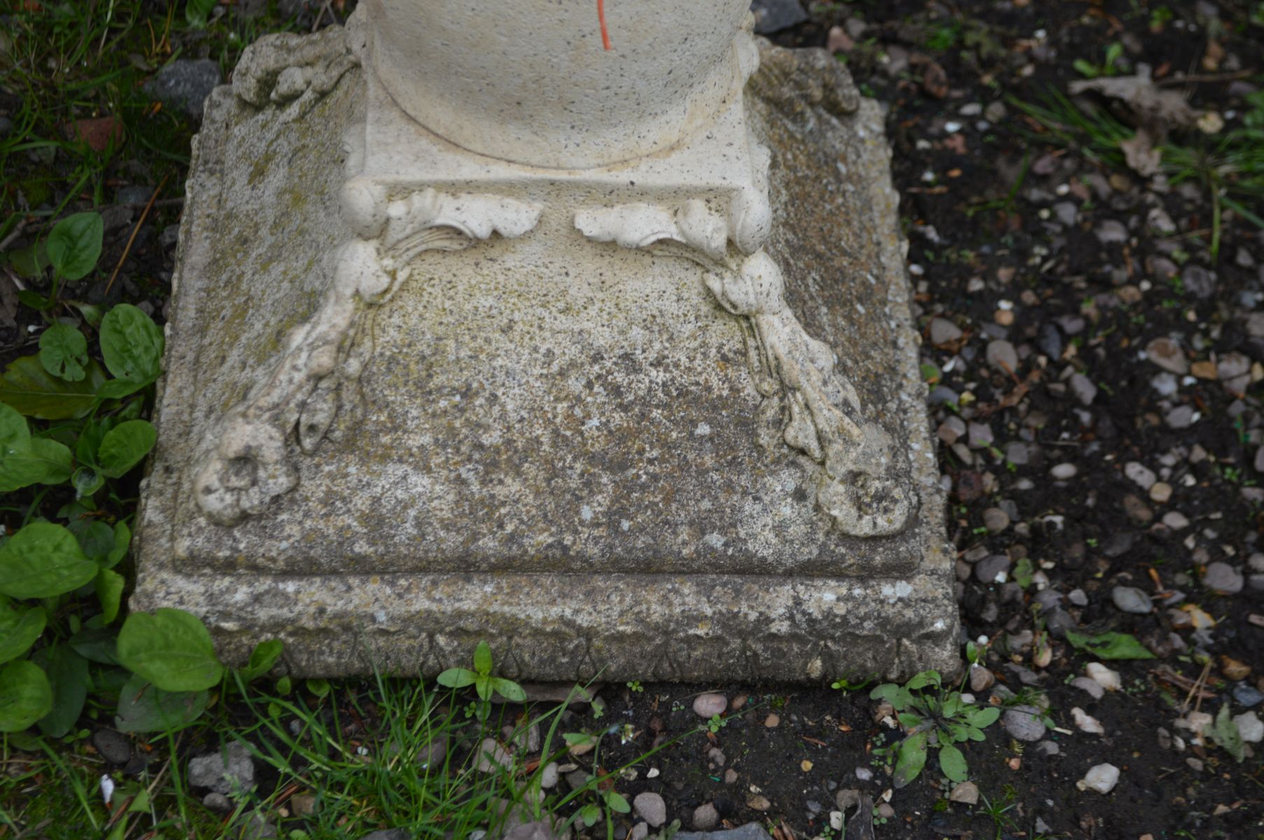 A COMPOSITE CIRCULAR BIRD BATH on a separate pillar base with foliate decoration, diameter 50cm x - Image 2 of 3