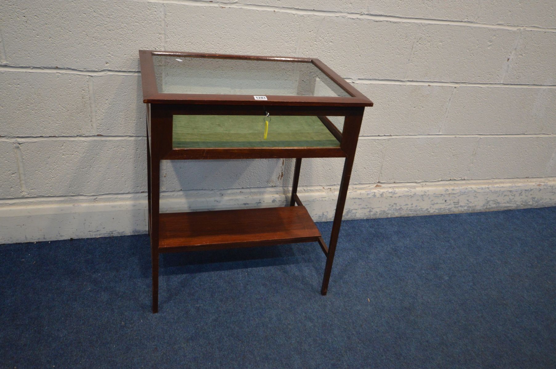 A EDWARDIAN OAK JEWELLERY BIJOUTERIE TABLE, width 59cm x depth 44cm x height 70cm (one key)