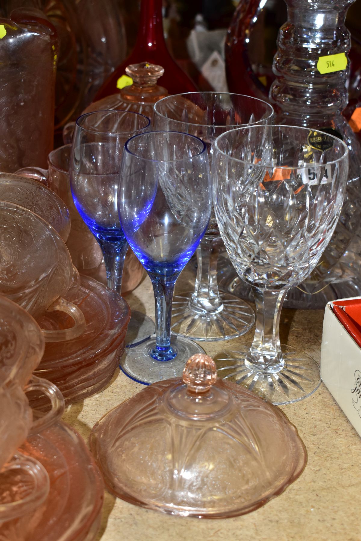 A COLLECTION OF DECORATIVE AND FUNCTIONAL GLASS, ETC, to include Hazel Atlas 'Royal Lace' 1930's - Image 3 of 10
