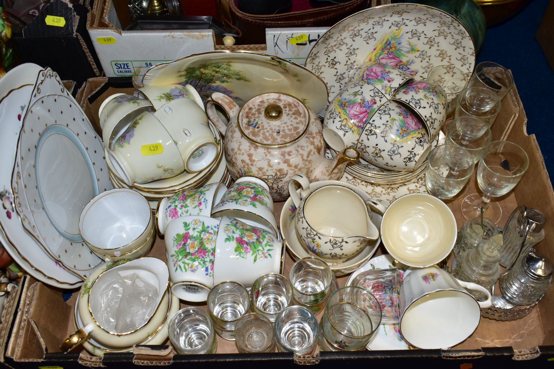 FIVE BOXES AND LOOSE CERAMICS, GLASSWARE AND METALWARES, etc, including two sets of four Royal - Bild 5 aus 13