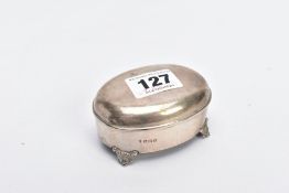 A SILVER JEWELLERY BOX, of an oval form, plain polished design, hallmarked Birmingham 1939 (