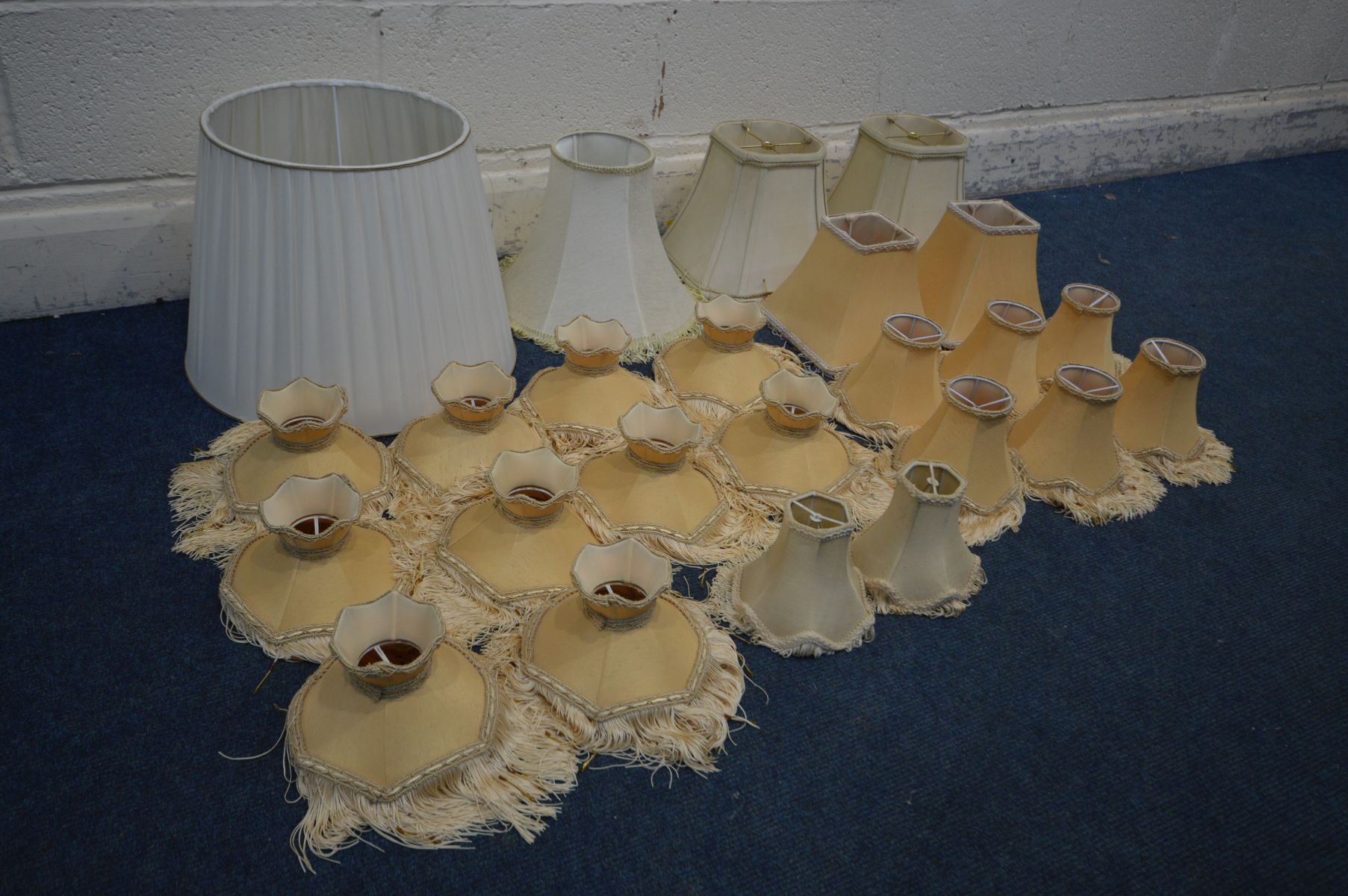 A COLLECTION OF YELLOW AND CREAM LAMP SHADES, to include table lamp and branch lamp shades (24) - Image 2 of 4