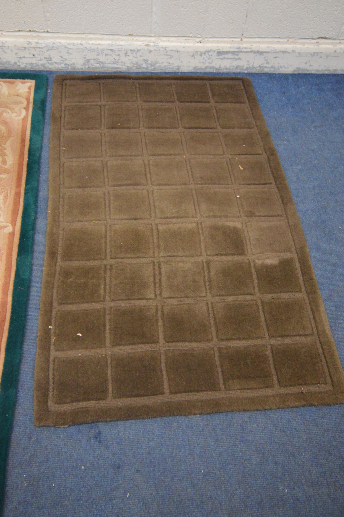 A LARGE GREEN CHINESE WOOLEN RUG, 240cm x 150cm, two similar cream and green ground rugs, both 180cm - Image 4 of 4