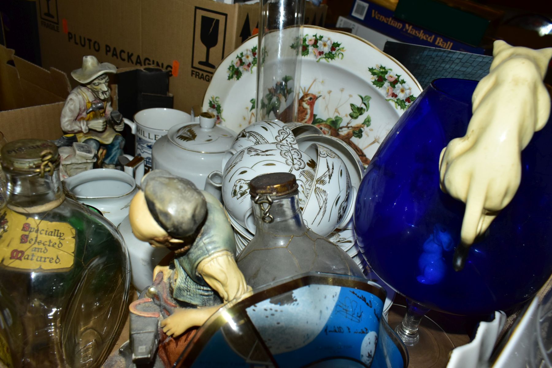 THREE BOXES AND LOOSE DINNERWARES AND ORNAMENTS ETC, to include Johnsons Eternal Belle part dinner - Image 15 of 15