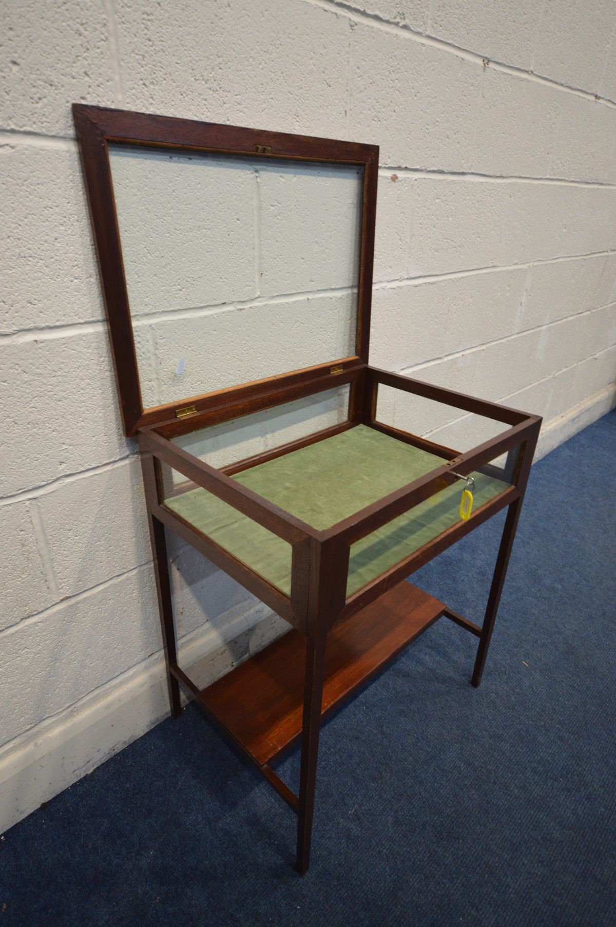 A EDWARDIAN OAK JEWELLERY BIJOUTERIE TABLE, width 59cm x depth 44cm x height 70cm (one key) - Image 3 of 6