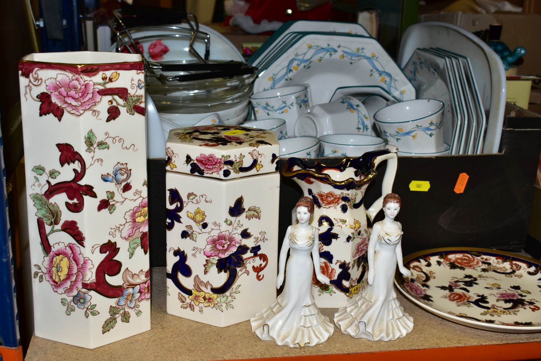 THREE BOXES AND LOOSE DINNERWARES AND ORNAMENTS ETC, to include Johnsons Eternal Belle part dinner - Image 3 of 15