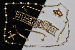 A SELECTION OF 9CT GOLD AND YELLOW METAL JEWELLERY, to include a 9ct gold charm in the form of a