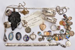 A BAG OF ASSORTED JEWELLERY AND ITEMS, to include two silver wavy rim napkin rings, one engraved '