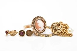 A SELECTION OF JEWELLERY, to include a 9ct gold cameo ring, with 9ct hallmark for Birmingham, five