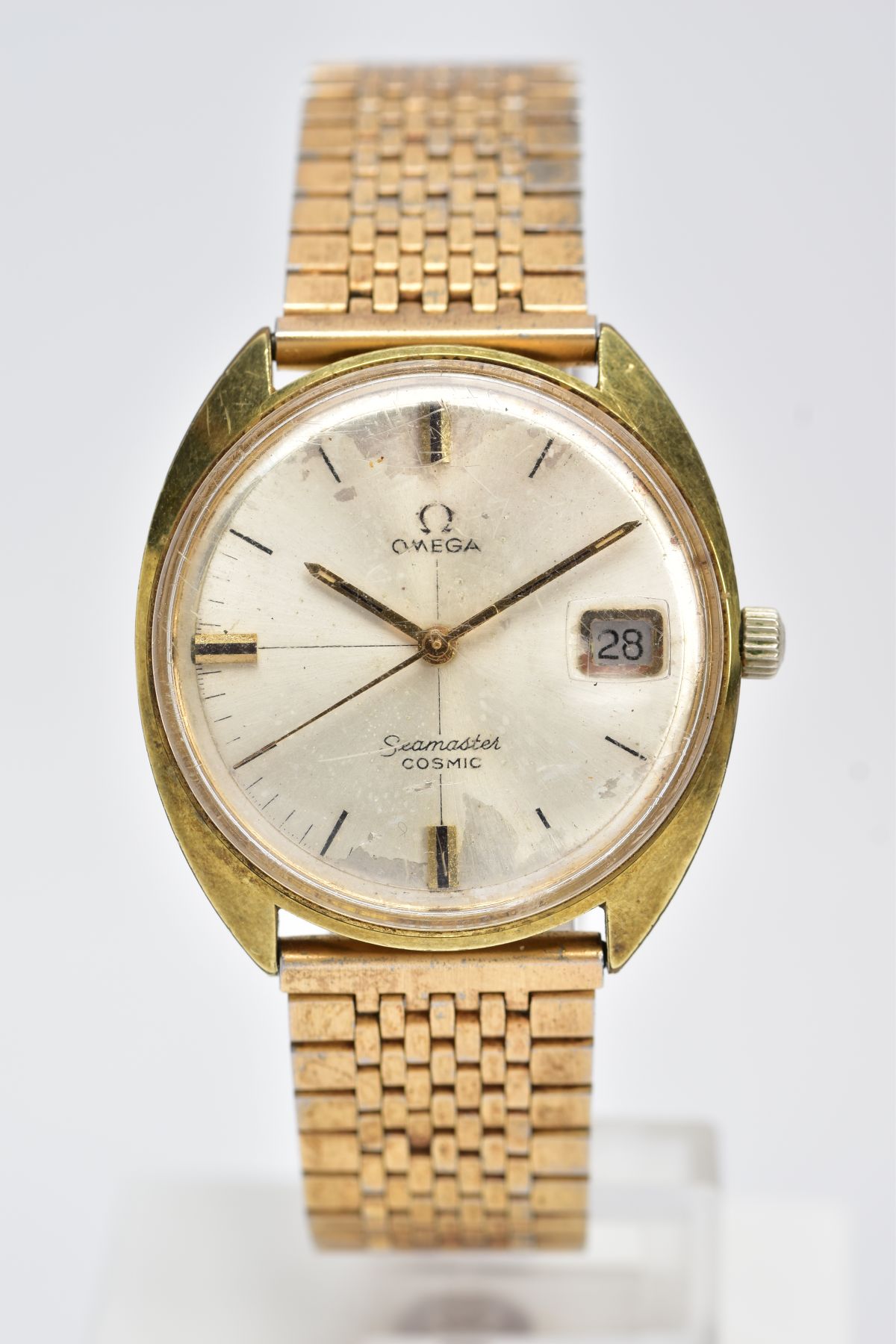 A GENTS GOLD-PLATED 'OMEGA' WRISTWATCH, hand wound movement, round silver dial signed 'Omega,