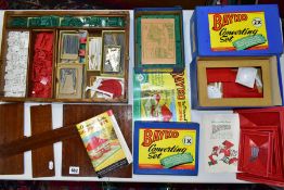 A QUANTITY OF BOXED AND UNBOXED BAYKO BUILDING SET ITEMS, boxed Converting Sets 1X and 2X,