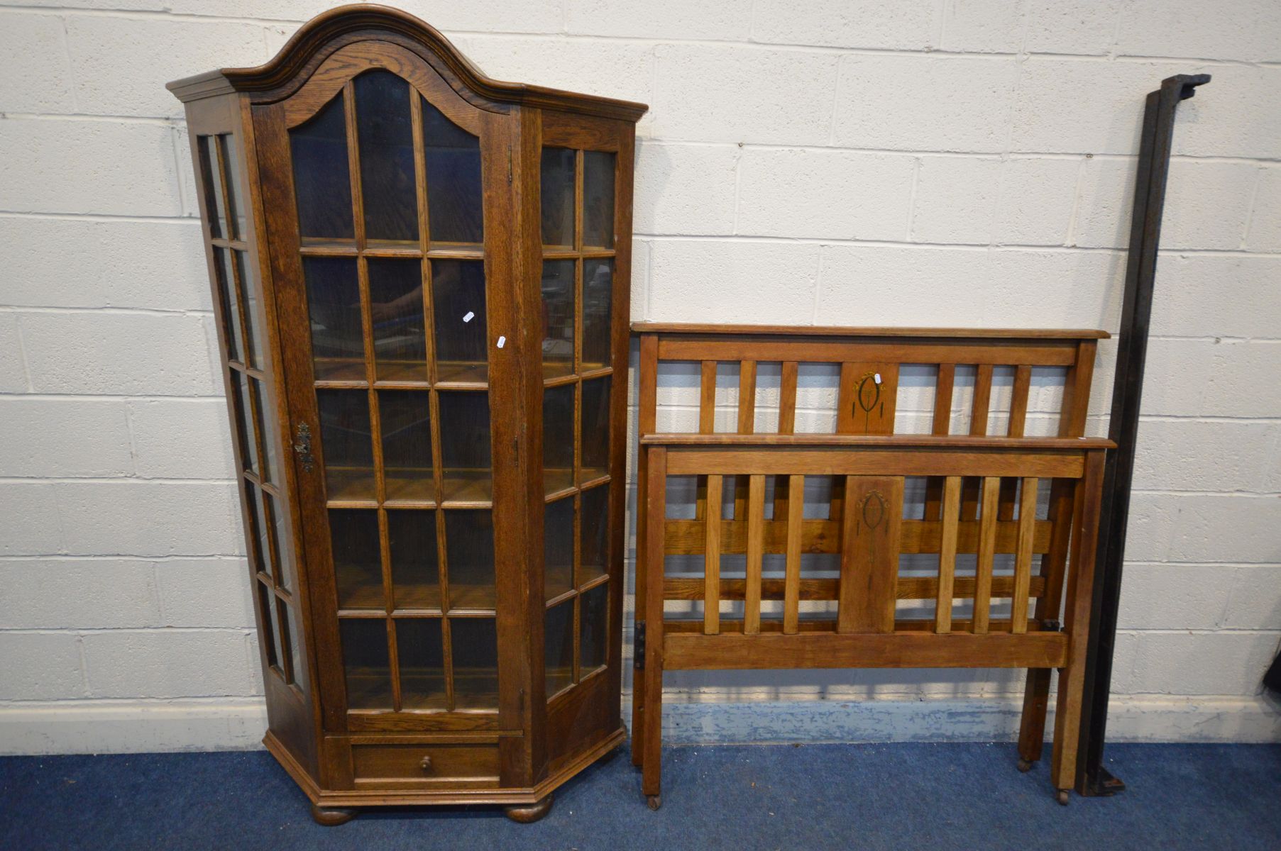 AN OAK CANTED SINGLE DOOR DISPLAY CABINET with four fixed shelves, width 109cm x depth 31cm x height