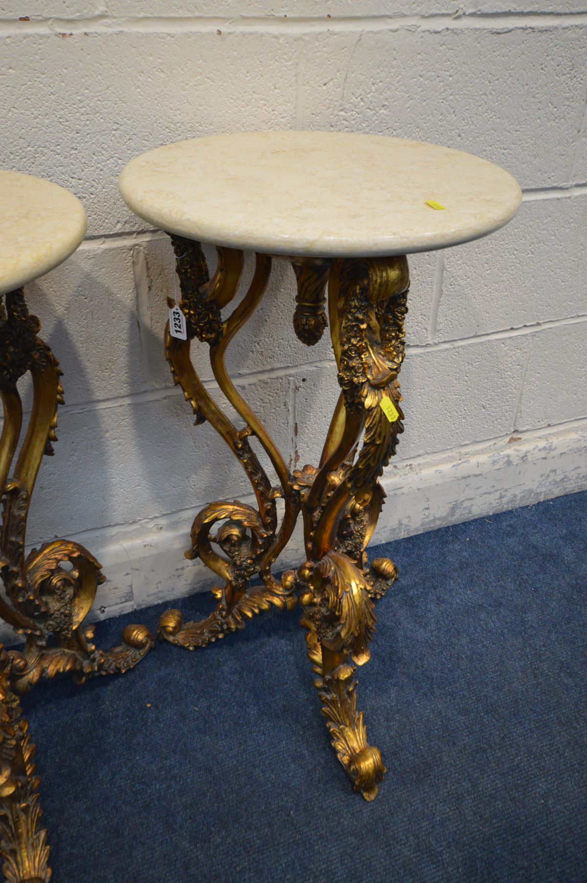 A PAIR OF LATE 20TH CENTURY GILTWOOD CIRCULAR LAMP TABLES, marble top, on triple scrolled and - Image 2 of 6