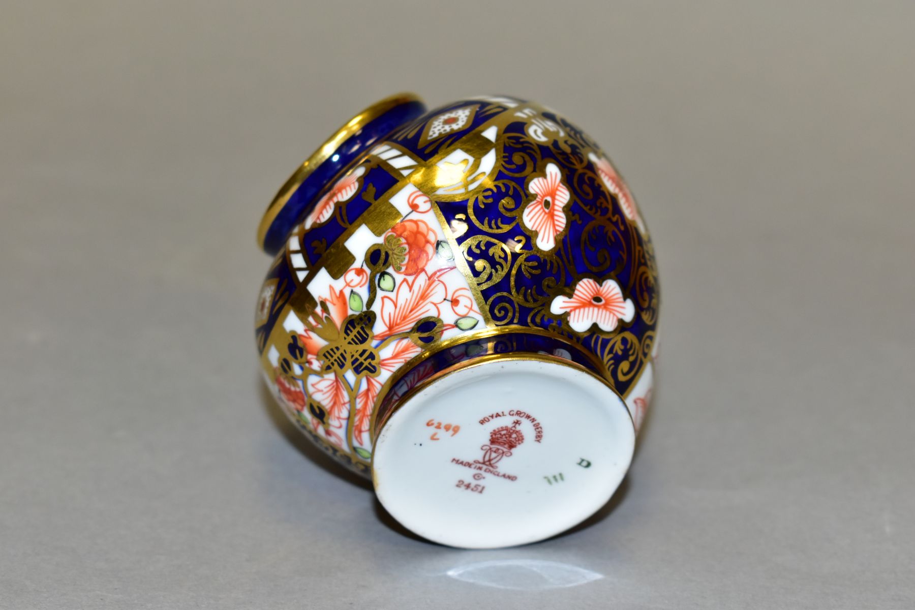 A ROYAL CROWN DERBY IMARI HOD SHAPED VASE, pattern nos 6299/2451, bears date cypher for 1927, - Image 5 of 5