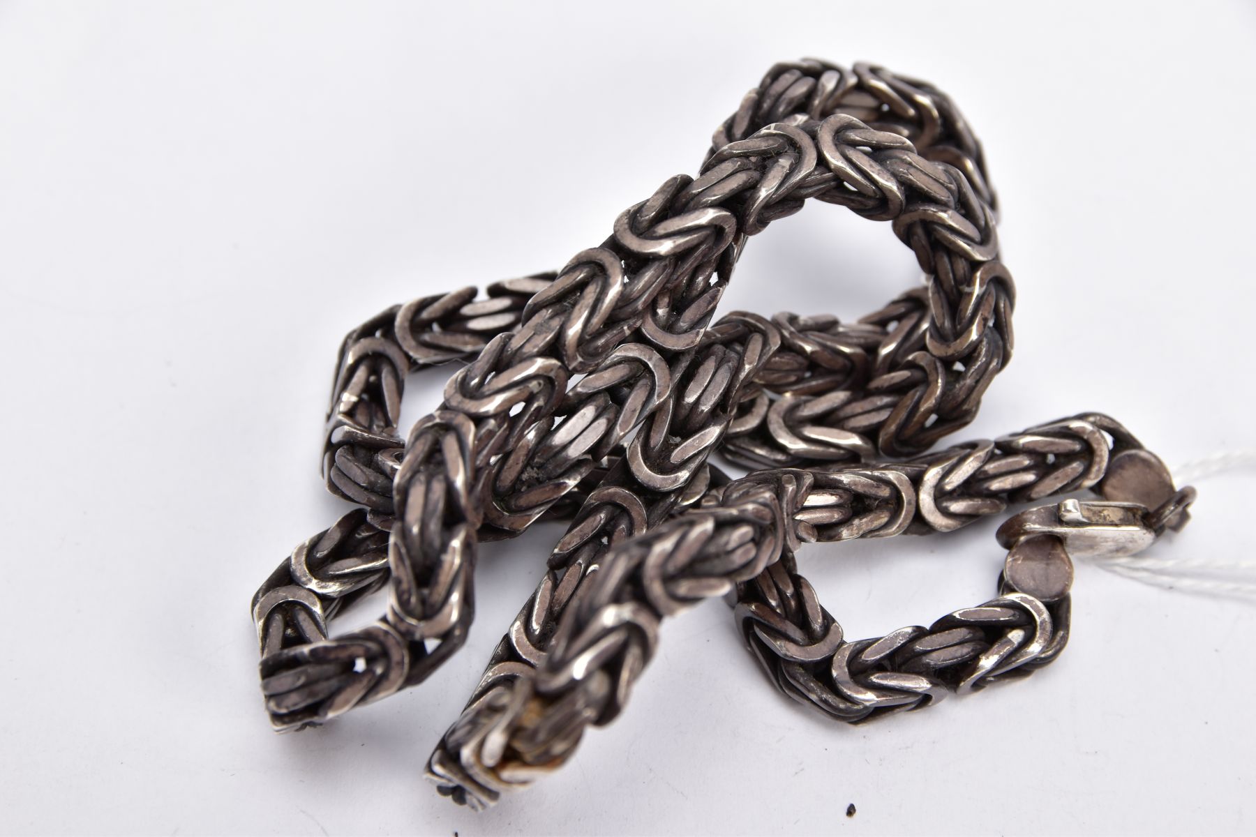 A HEAVY WHITE METAL BYZANTINE CHAIN, fitted with a lobster claw clasp, length 560mm, approximate - Image 2 of 3