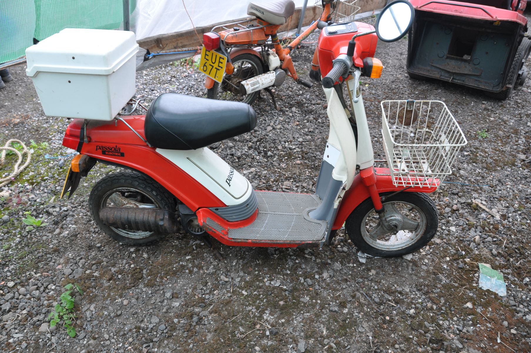 A 1983 YAMAHA PASSOLA 49cc MOPED in red and cream, no keys, no V5, first Registered 02/1983 under - Image 2 of 4