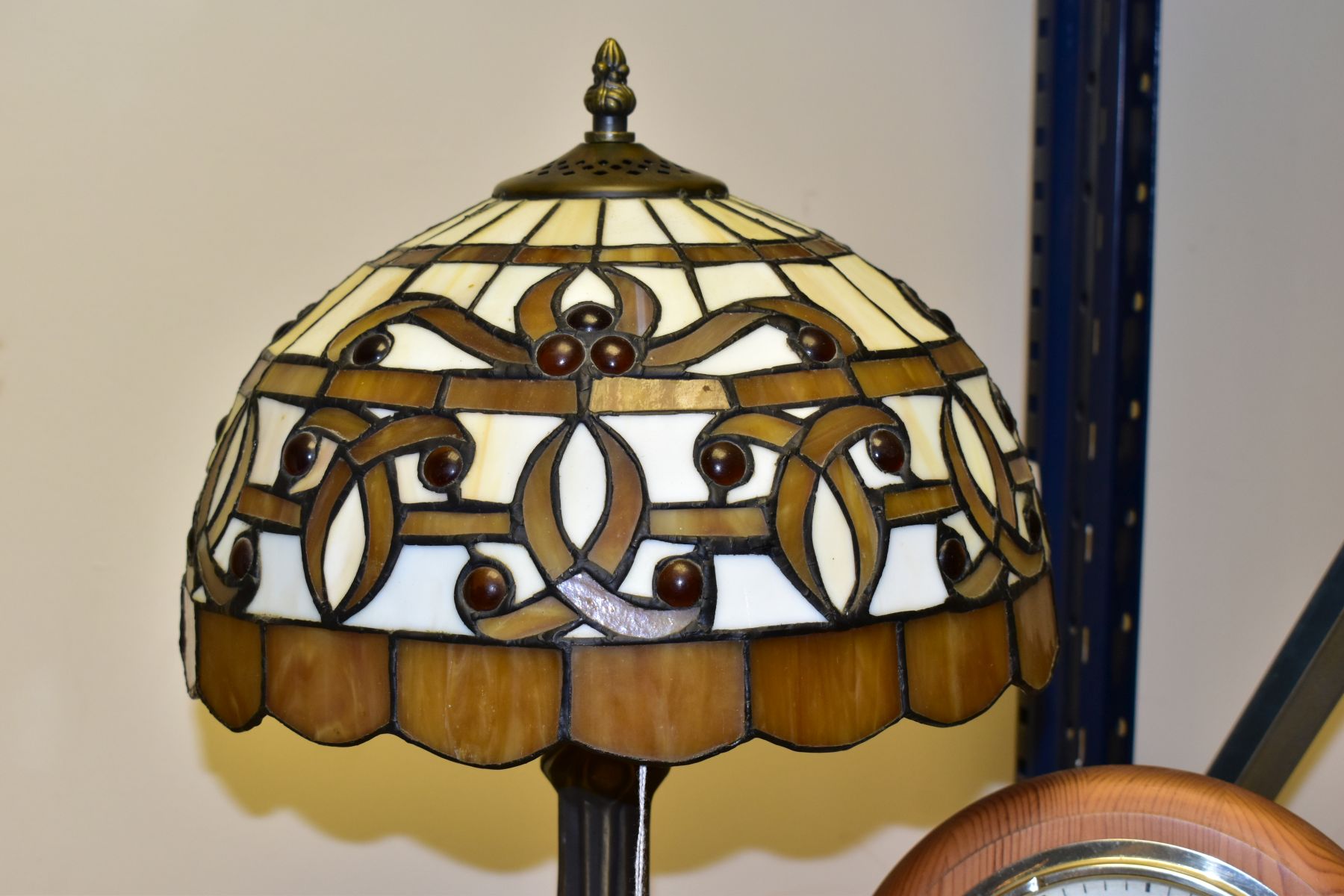 A LATE 20TH CENTURY TIFFANY STYLE LEADED GLASS TABLE LAMP AND FOUR CLOCKS, height of lamp 45.5cm, - Image 5 of 6