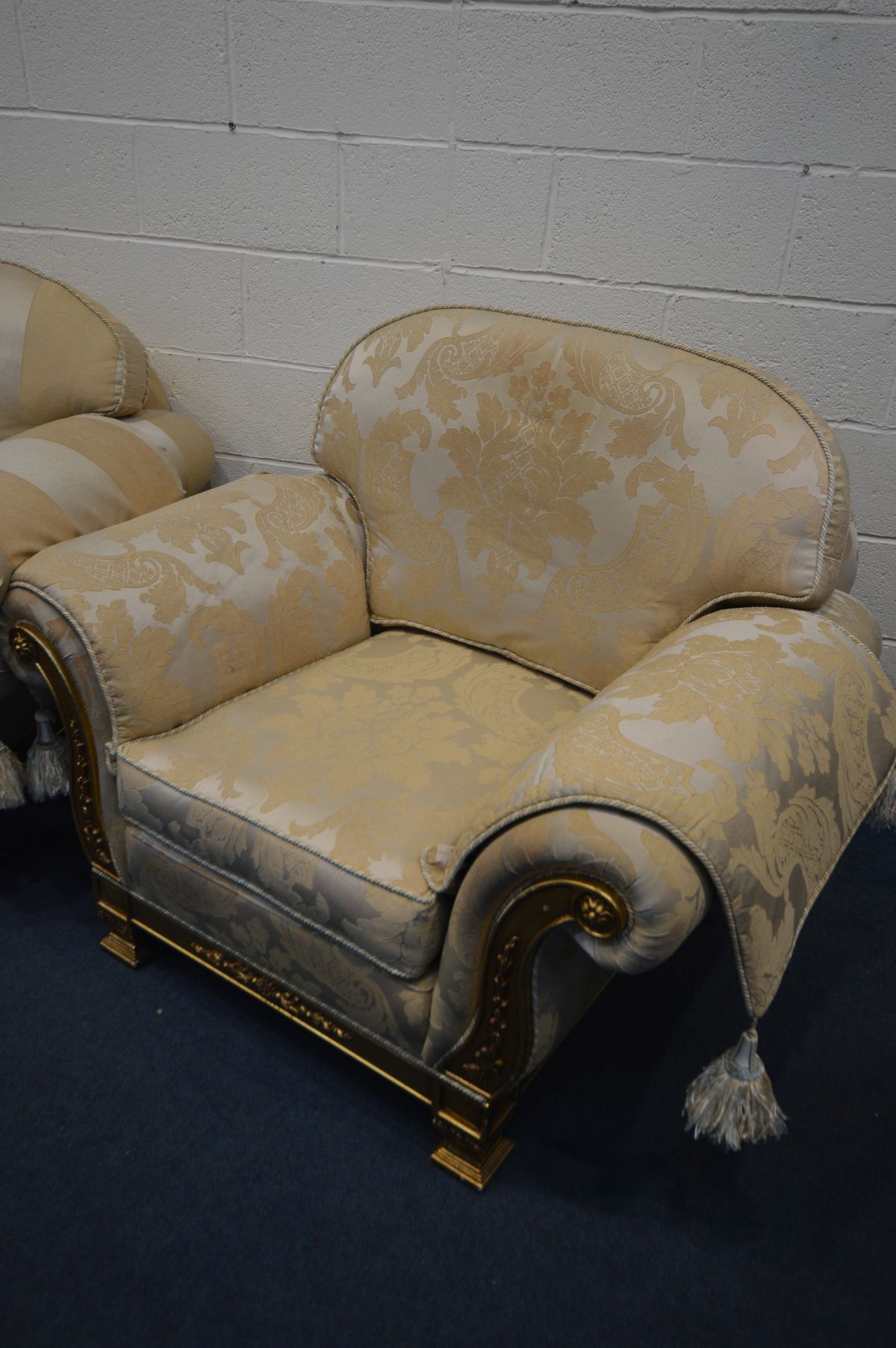A CONTINENTAL GILTWOOD FRAMED THREE PIECE LOUNGE SUITE, comprising a stripped settee, width 215cm - Image 6 of 7