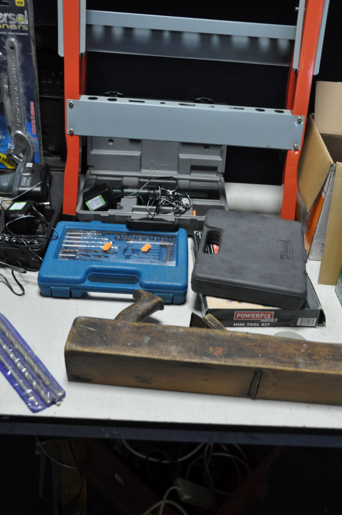 A COLLECTION OF POWER TOOLS including a B&Q circular Saw, a Challenge Xtreme 18V drill set, a - Image 3 of 5
