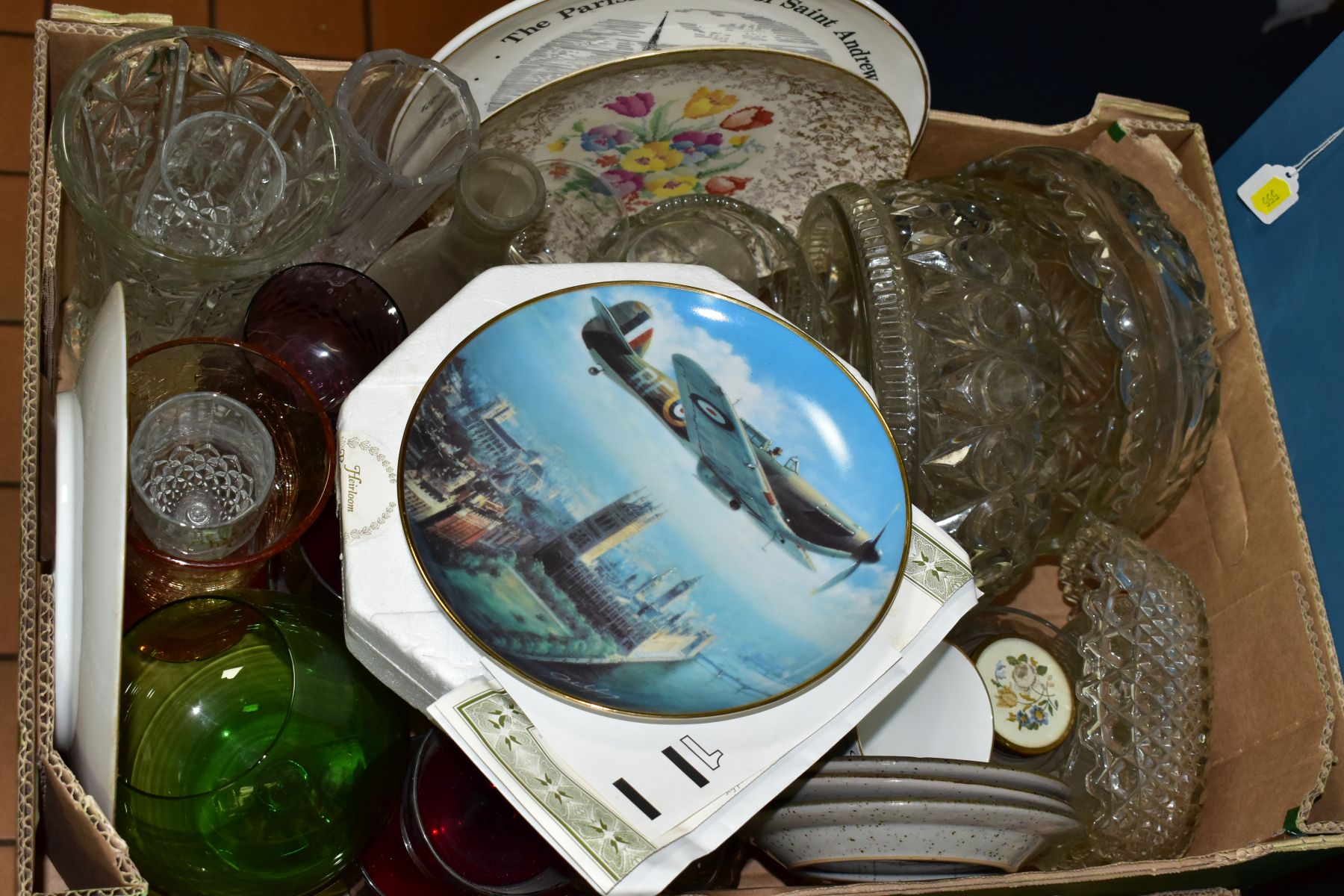 THREE BOXES AND LOOSE OF MISCELLANEOUS GLASS AND CERAMICS, including a boxed Wedgwood Alec Gibson - Image 2 of 7