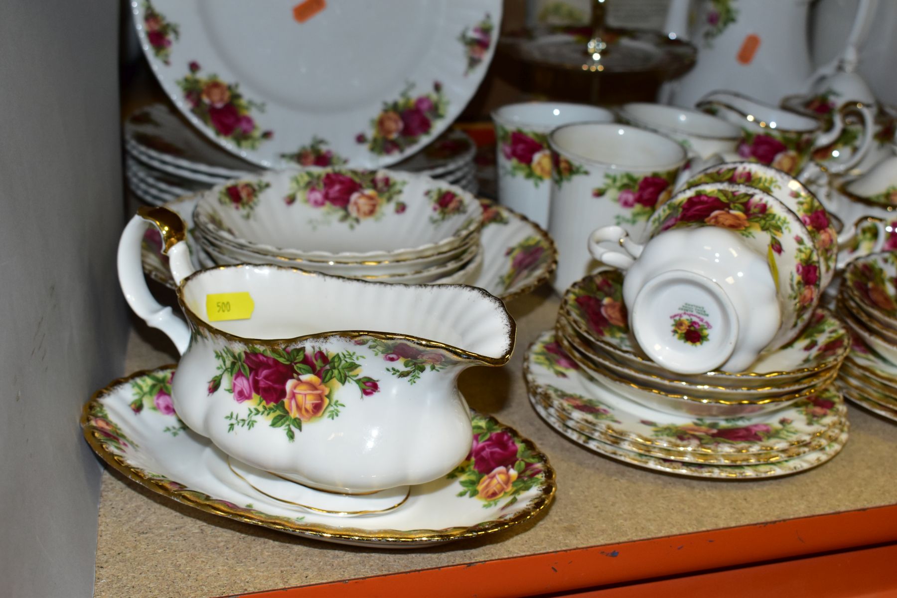 ROYAL ALBERT OLD COUNTRY ROSES PART DINNER SERVICE, comprising twelve dinner plates (six are - Image 5 of 13