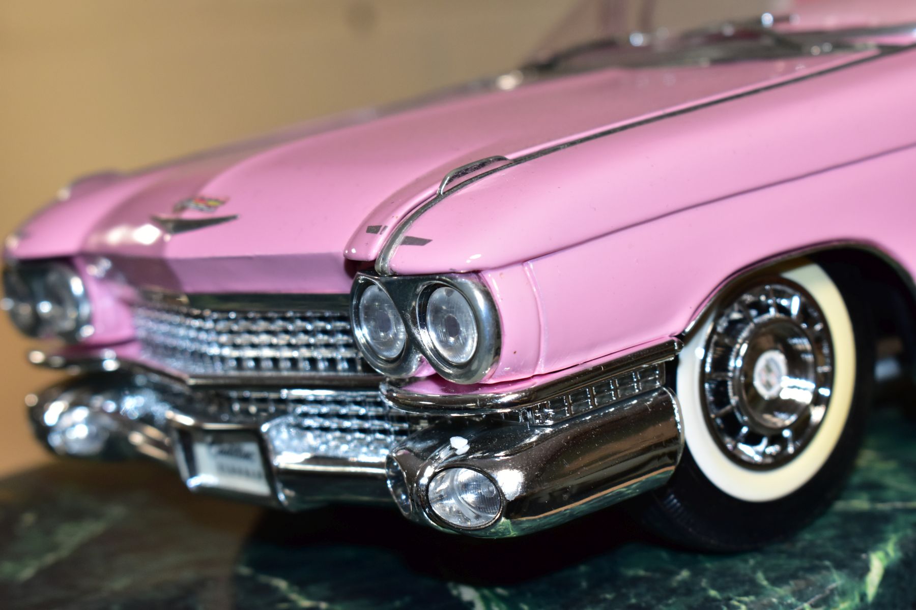 A BOXED MAISTO CADILLAC ELDORADO BIARRITZ (1959), No 33202, 1/12 scale, appears complete and in very - Image 3 of 6