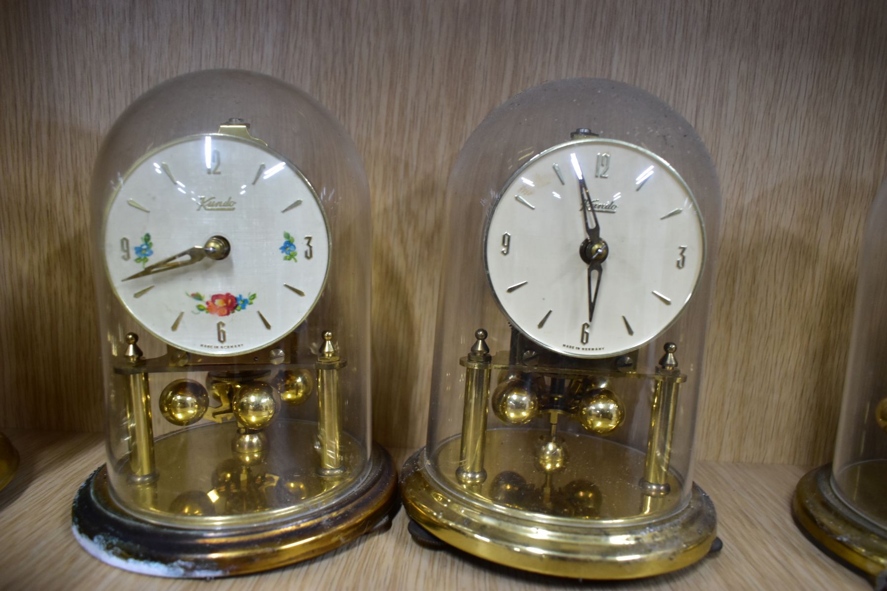NINETEEN MANTLE AND BEDSIDE CLOCKS, to include four plastic domed rotating pendulum clocks, such - Image 5 of 7