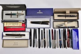 A TRAY OF VINTAGE AND MODERN FOUNTAIN PENS, including a 1950's Parker Vacumatic in grey stripe (fill
