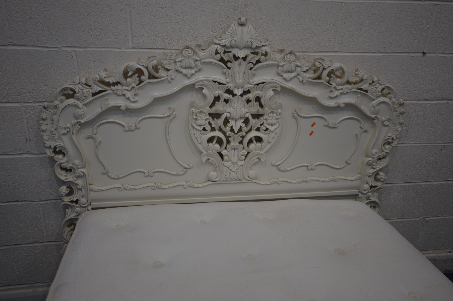 A LATE 20TH CENTURY CREAM PAINTED CONTINENTAL 4FT6 BEDSTEAD, with heavy ornate carved decoration, - Image 3 of 4