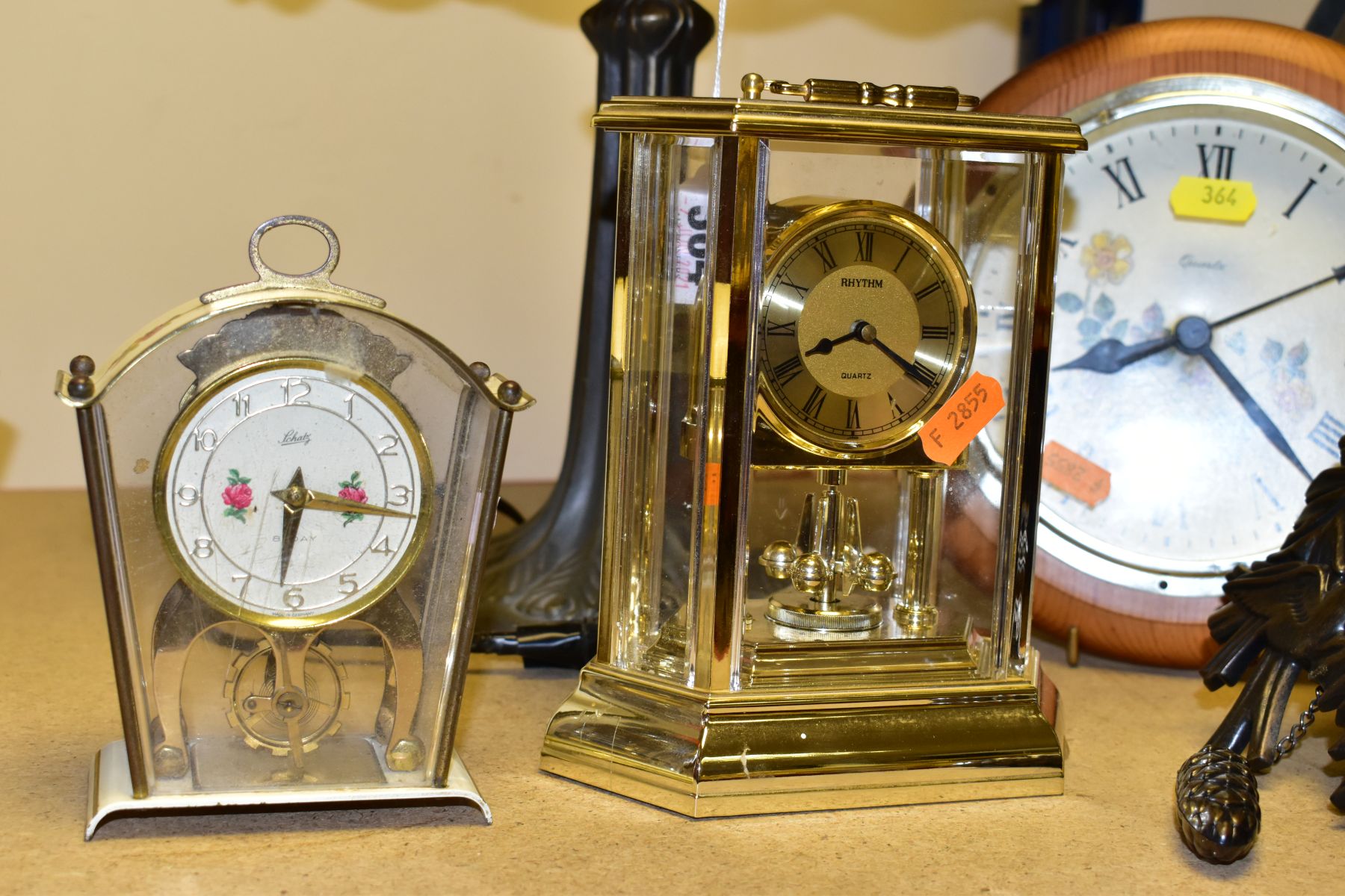 A LATE 20TH CENTURY TIFFANY STYLE LEADED GLASS TABLE LAMP AND FOUR CLOCKS, height of lamp 45.5cm, - Image 3 of 6