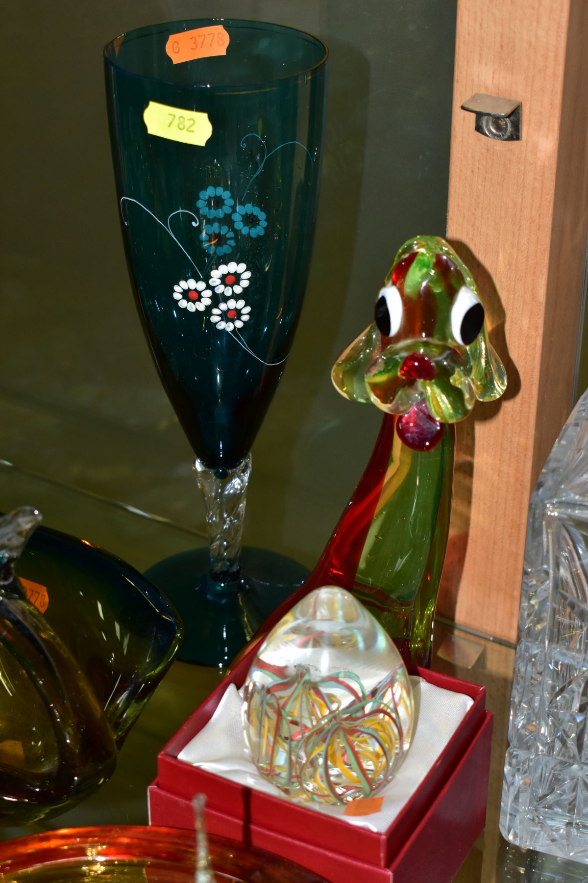 A GROUP OF COLOURED AND CUT GLASSWARES, to include a two bottled tantalus, total height 34cm, with - Image 7 of 12