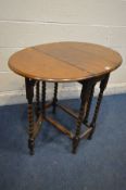A SMALL EARLY 20TH CENTURY OAK GATE LEG TABLE, on barley twist supports, open width 88cm x closed
