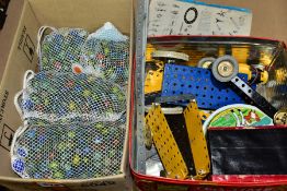 A QUANTITY OF ASSORTED LOOSE MECCANO, mainly yellow and blue era, includes electric motor (not