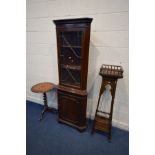 AN EDWARDIAN MAHOGANY TORCHERE STAND, with a spindled gallery top, shaped apron above cylindrical