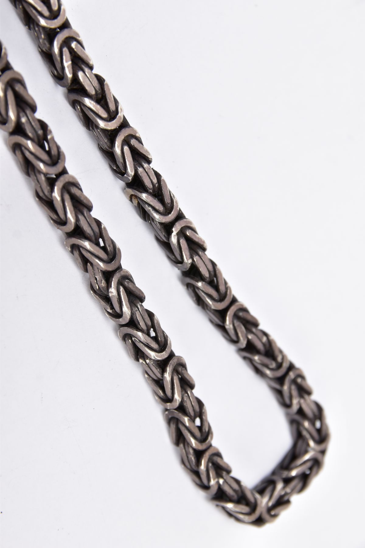 A HEAVY WHITE METAL BYZANTINE CHAIN, fitted with a lobster claw clasp, length 560mm, approximate - Image 3 of 3