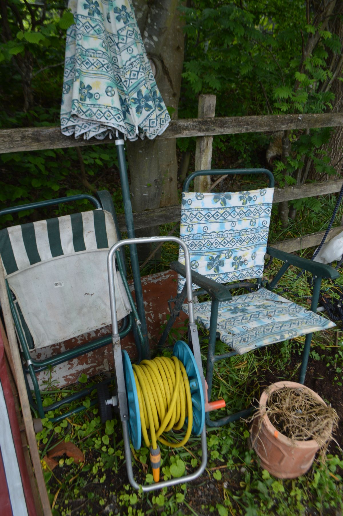 TWO 1970'S STRIPPED TEAK SUN LOUNGERS (sd) along with two metal folding garden armchairs, parasol, - Image 3 of 3