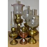 FIVE ASSORTED LATE 19TH/EARLY 20TH CENTURY OIL LAMPS, four brass based and another in copper and