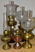 FIVE ASSORTED LATE 19TH/EARLY 20TH CENTURY OIL LAMPS, four brass based and another in copper and