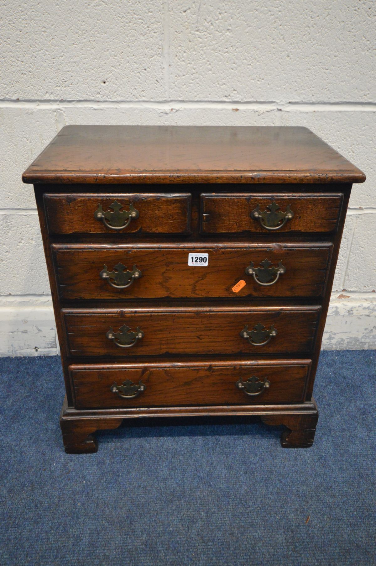 A SMALL OAK REPRODUCTION GEORGIAN STYLE CHEST OF TWO SHORT OVER THREE LONG DRAWERS, with brass